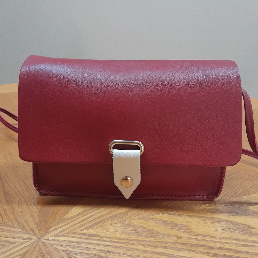 Red Purse With Snap Closure Size:OS  Unbranded